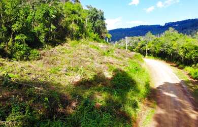 Imagem: O terreno possui 1 Dormitório, 1 Banheiro, 30.000m² de Área