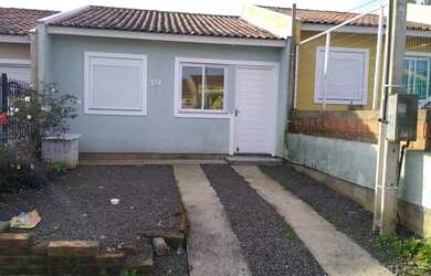 Imagem: A casa possui 1 Dormitório, 1 Banheiro e 1 Vaga na garagem