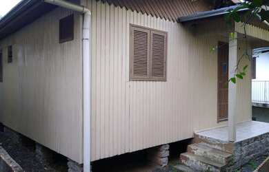 Imagem: A casa possui 2 Dormitórios, 1 Banheiro e 1 Vaga na garagem