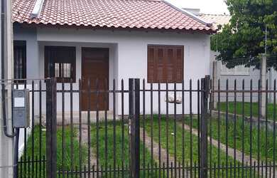 Imagem: A casa possui 2 Dormitórios, 1 Banheiro e 1 Vaga na garagem