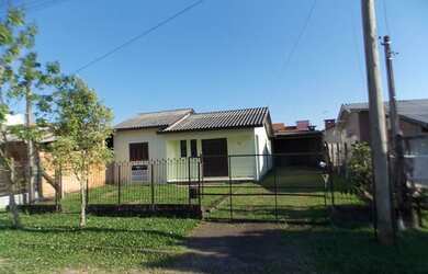 Imagem: A casa possui 2 Dormitórios, 1 Banheiro, 1 Vaga na garagem