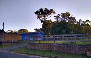 Imagem: A chácara possui 2 Dormitórios, 1 Banheiro, 1 Vaga na garagem