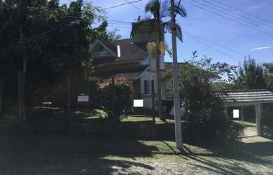 Imagem: A casa possui 3 Dormitórios, 1 Suíte, 2 Banheiros, 1 Vaga