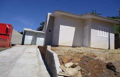 Imagem: A casa possui 2 Dormitórios, 1 Banheiro e 50m² de Área Privada