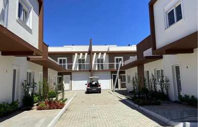 Imagem: A casa possui 2 Dormitórios, 2 Banheiros, 1 Vaga na garagem