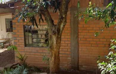 Imagem: A chácara possui 2 Dormitórios, 1 Banheiro, 1 Vaga na garagem