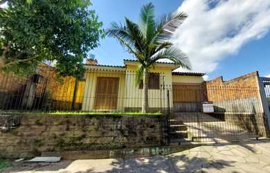 Imagem: A casa possui 2 Dormitórios, 1 Banheiro, 1 Vaga na garagem