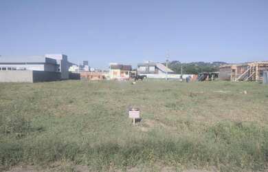 Imagem: O terreno possui 300m² de Área e está localizado em Guarujá