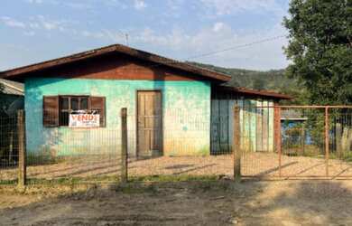 Imagem: A casa possui 2 Dormitórios, 1 Banheiro e 225m² de Área Privada