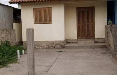 Imagem: A casa possui 2 Dormitórios, 1 Banheiro, 1 Vaga na garagem