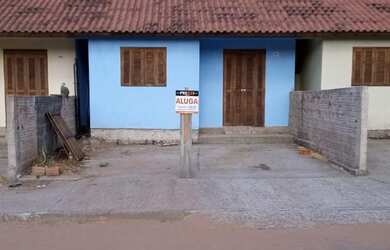 Imagem: A casa possui 2 Dormitórios, 1 Banheiro, 1 Vaga na garagem