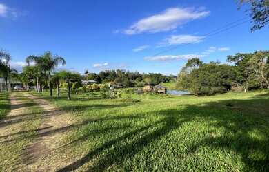 Imagem: A chácara possui 2 Dormitórios, 1 Suíte, 1 Banheiro e 10279m²