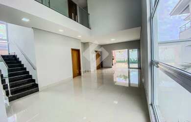 Imagem: A casa em condomínio possui 4 Dormitórios, 4 Suítes, 5 Banheiros