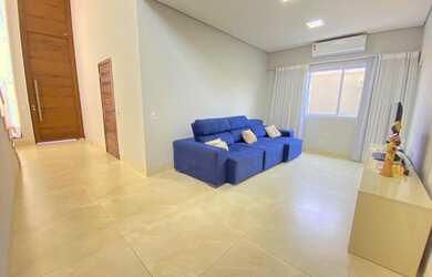 Imagem: A casa em condomínio possui 3 Dormitórios, 3 Suítes, 4 Banheiros