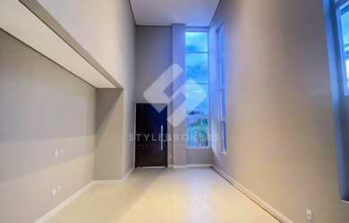 Imagem: A casa em condomínio possui 3 Dormitórios, 3 Suítes, 5 Banheiros