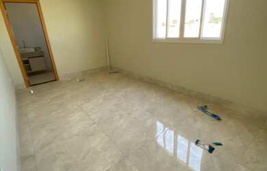 Imagem: A casa em condomínio possui 3 Dormitórios, 3 Suítes, 4 Banheiros