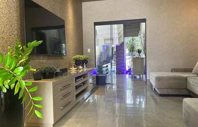 Imagem: A casa em condomínio possui 4 Dormitórios, 3 Suítes, 5 Banheiros