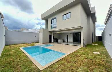 Imagem: A casa em condomínio possui 5 Dormitórios, 5 Suítes, 6 Banheiros