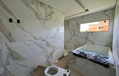 Imagem: A casa em condomínio possui 3 Dormitórios, 3 Suítes, 5 Banheiros