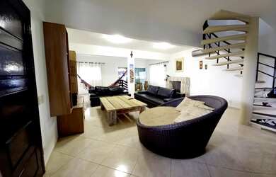 Imagem: A casa em condomínio possui 4 Dormitórios, 1 Suíte, 4 Banheiros