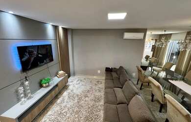 Imagem: A casa em condomínio possui 3 Dormitórios, 3 Suítes, 4 Banheiros