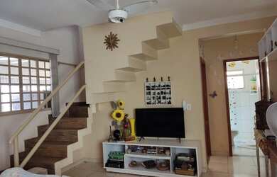 Imagem: A casa em condomínio possui 3 Dormitórios, 1 Suíte, 3 Banheiros