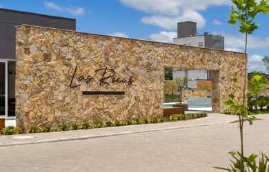 Imagem: A casa em condomínio possui 3 Dormitórios, 2 Suítes, 2 Banheiros