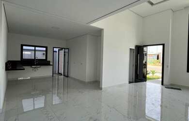 Imagem: A casa em condomínio possui 3 Dormitórios, 3 Suítes, 4 Banheiros