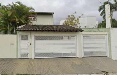 Imagem: A casa possui 4 Dormitórios, 4 Suítes, 5 Banheiros, 3 Vagas