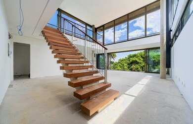 Imagem: A casa em condomínio possui 3 Dormitórios, 3 Suítes, 4 Banheiros