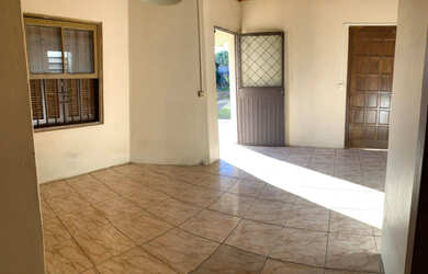 Imagem: A casa possui 2 Dormitórios, 1 Banheiro e está localizado