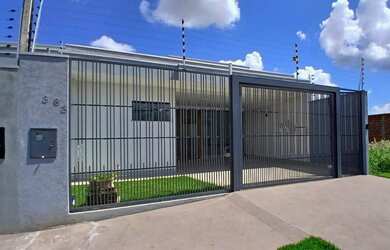 Imagem: A casa possui 3 Dormitórios, 2 Suítes, 4 Banheiros, 2 Vagas