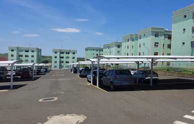 Imagem: O apartamento possui 2 Dormitórios, 1 Banheiro, 1 Vaga na garagem