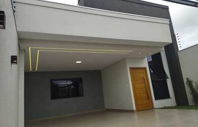 Imagem: A casa possui 3 Dormitórios, 1 Suíte, 2 Banheiros, 2 Vagas