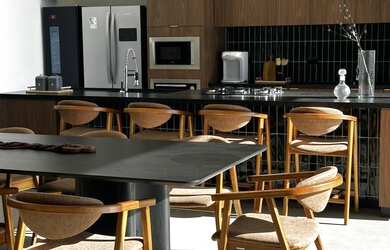 Imagem 13: Casa de Alto Padrão com Piscina Infinita no Condomínio Mirante do Rio...