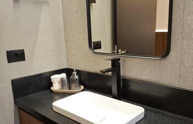 Imagem 7: Casa de Alto Padrão com Piscina Infinita no Condomínio Mirante do Rio...