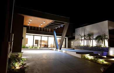 Imagem 15: Casa de Alto Padrão com Piscina Infinita no Condomínio Mirante do Rio...