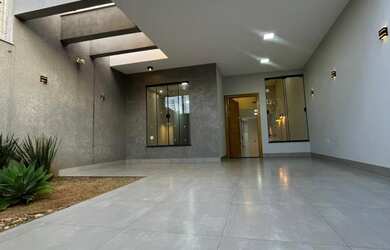 Imagem: A casa possui 3 Dormitórios, 1 Suíte, 2 Banheiros, 2 Vagas