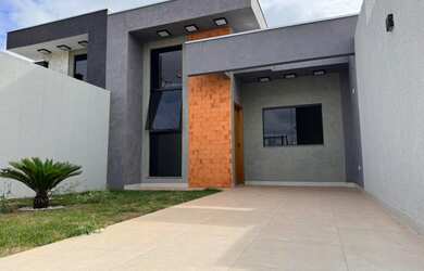 Imagem: A casa possui 2 Dormitórios, 1 Banheiro, 2 Vagas na garagem