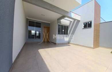 Imagem: A casa possui 3 Dormitórios, 1 Suíte, 2 Banheiros, 2 Vagas