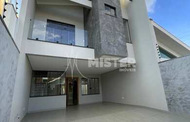 Imagem: A casa possui 4 Dormitórios, 2 Suítes, 4 Banheiros, 3 Vagas