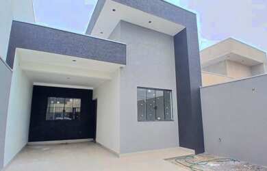 Imagem: A casa possui 3 Dormitórios, 1 Suíte, 2 Banheiros, 2 Vagas