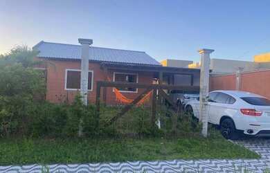 Imagem: A casa possui 3 Dormitórios, 1 Suíte, 2 Banheiros, 144m²