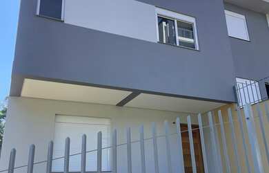 Imagem: A casa possui 3 Dormitórios, 1 Suíte, 3 Banheiros, 2 Vagas