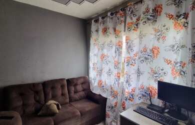 Imagem: O apartamento possui 2 Dormitórios, 1 Banheiro, 1 Vaga na garagem