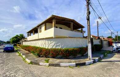 Imagem: A casa possui 5 Dormitórios, 2 Suítes, 3 Banheiros, 8 Vagas