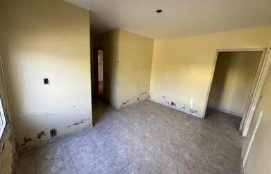 Imagem: A casa possui 3 Dormitórios, 2 Banheiros, 3 Vagas na garagem