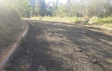 Imagem: O terreno possui 1 Vaga na garagem e 301m² de Área e está