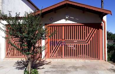 Imagem: A casa possui 3 Dormitórios, 1 Suíte, 3 Banheiros, 2 Vagas