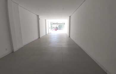 Imagem: A sala comercial possui 30m² de Área Privada e está localizado